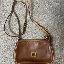 Dooney & Bourke Wexford Leather Lexi Crossbody – Chestnut Brown