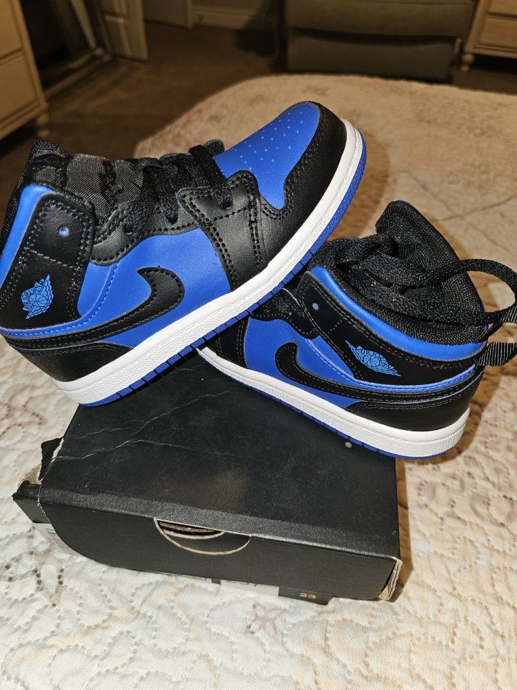 Nike Air Jordan 1 Mid in the black royal blue