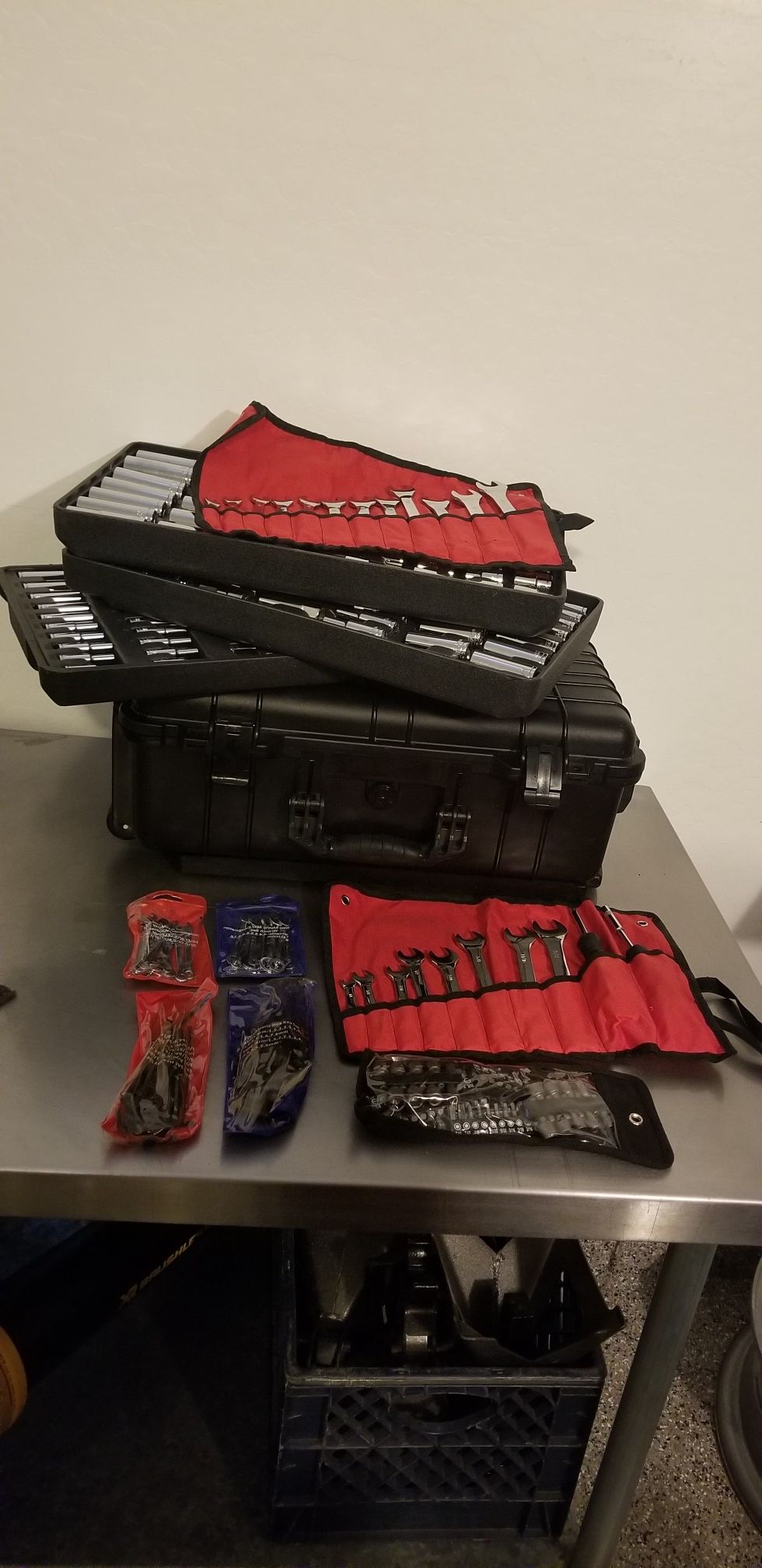 JobSmart 324Piece Mechanic's Tool Set with WaterResistant Case SKU