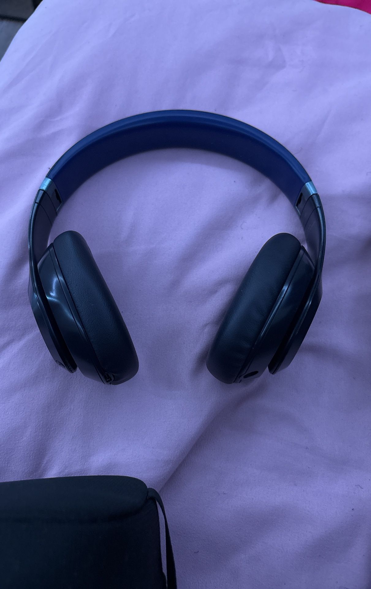 Navy Blue Beats Studio Pro's