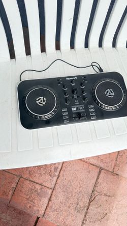 NUMARK (IDJ LIVE) MIXER