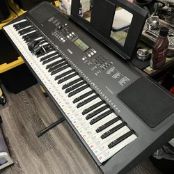 Yamaha PSR-EW310 Portable 76 Key Keyboard / Digital piano