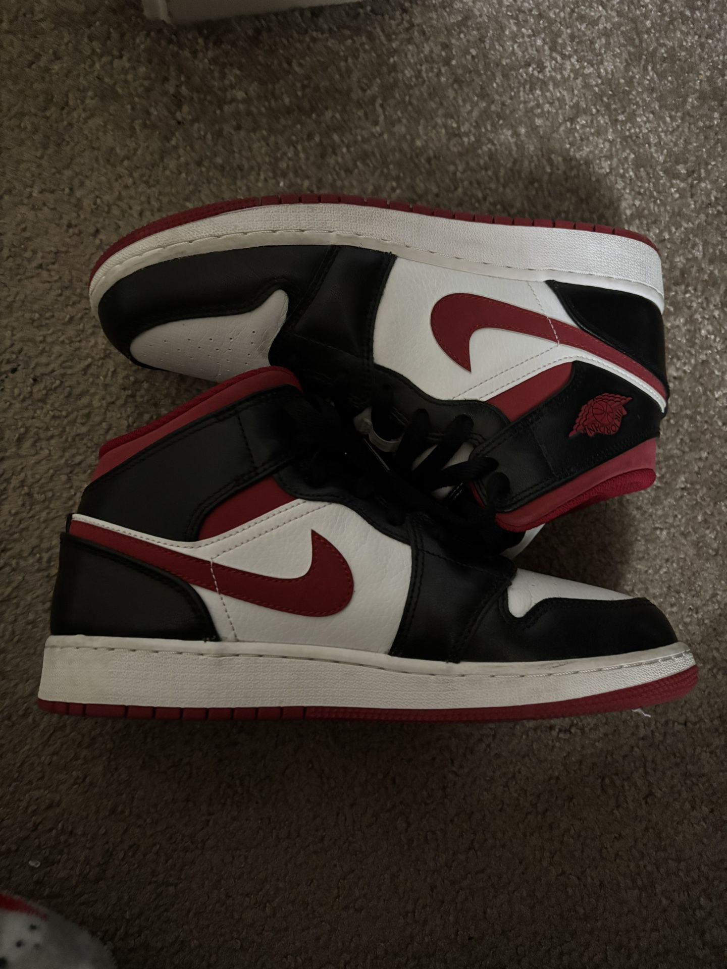 Jordan 1 Mid Gym Red Black White