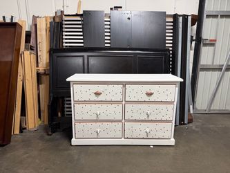 6-Drawer nice beige dresser $149