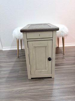 Ashley Bolanburg Chairside End Table