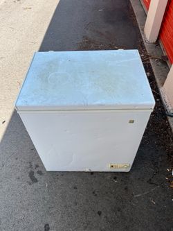 Deep freezer white