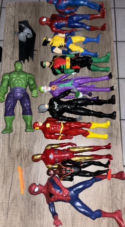 12 Marvel SuperHeroes