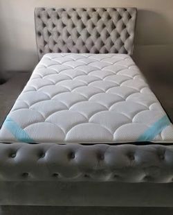 The DreamCloud Premier Queen Mattress, Excellent Conditiom