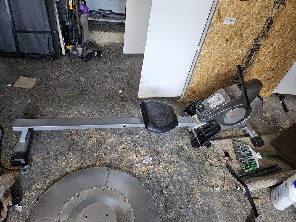 Sunny Health & Fitness Row Machine $50