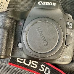 Canon 5D Mark III Bundle + Wireless Mic + Filters + Bag + Lights + Light stands