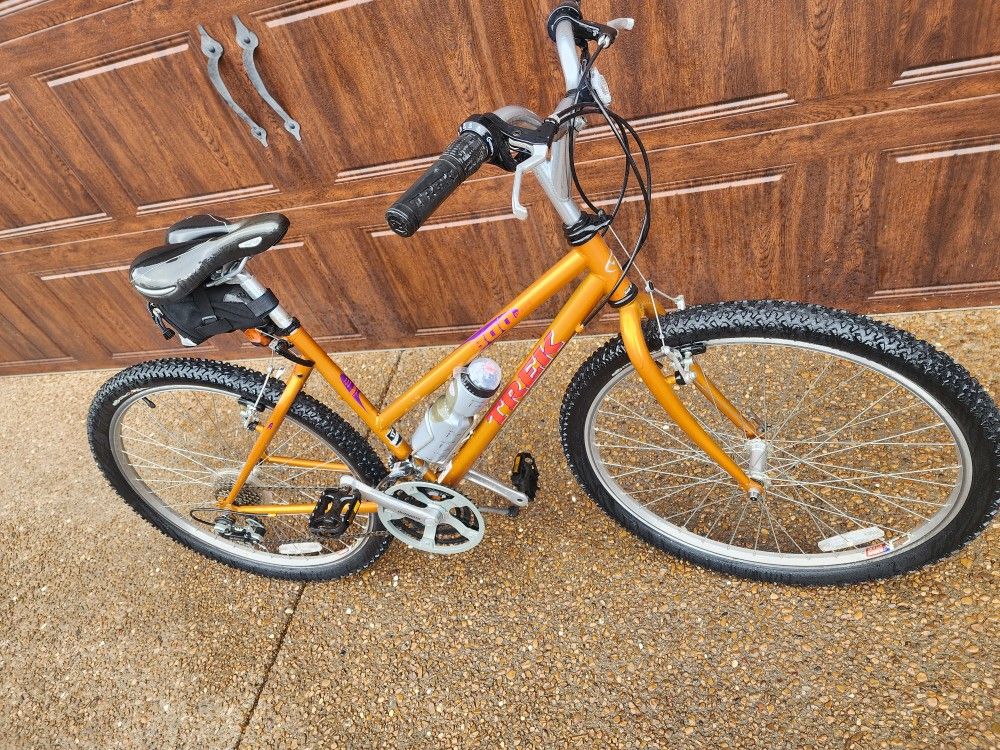 *** TREK MT BIKE ***