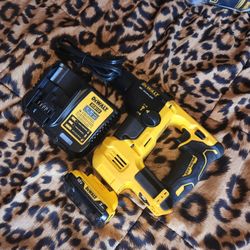 Dewalt 12v Rotary Hammer used Good. Batt&Charger Included. Firm Price/precio Firme🛑 