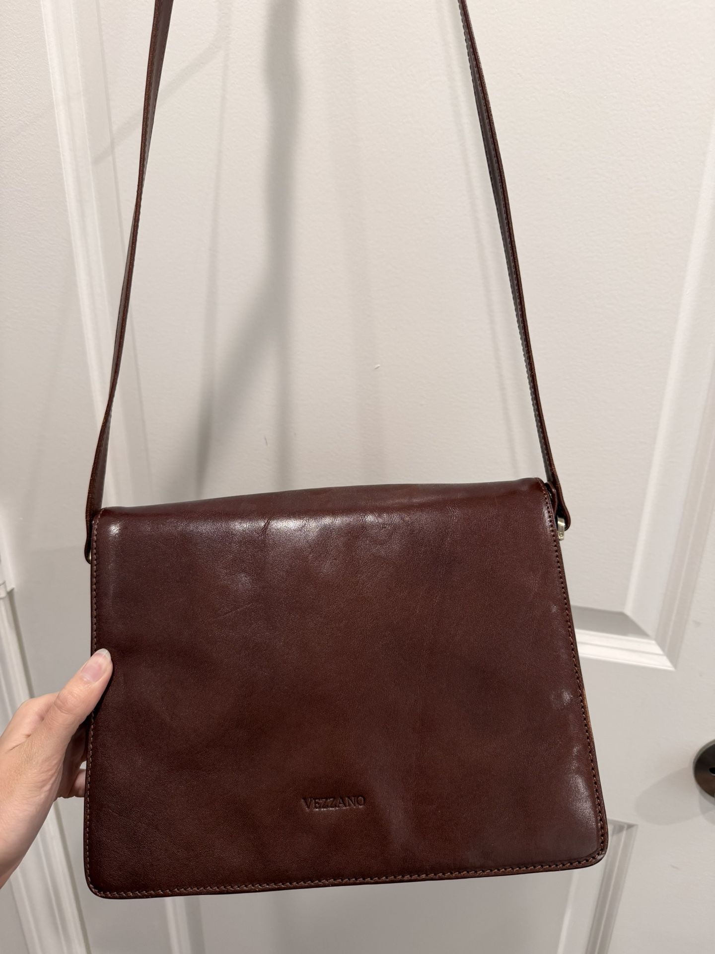 Genuine Leather Classic Brown Crossbody Bag – Fits Daily Essentials