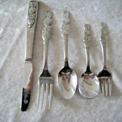 Oneida Community Stainless Peter Rabbit Child's Baby Silverware Set 5 Pcs 