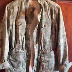 LL Bean Camo Zip Up Jacket Size Medium Women’s 