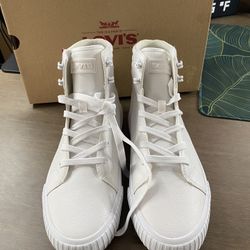 Woman’s Size 8 Snow Boots Olivia Levi’s 