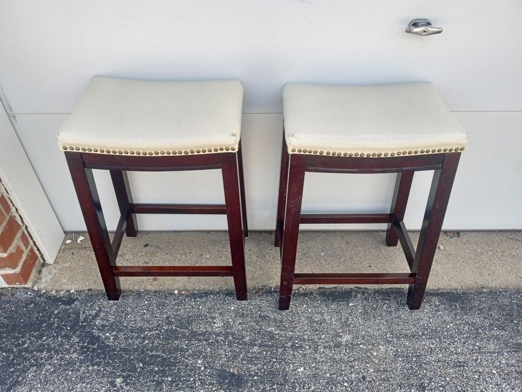 2 Bar Stools 