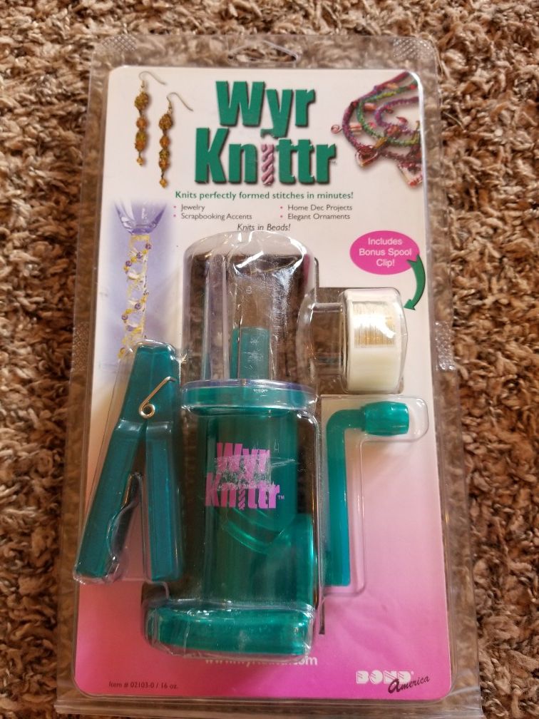 Wire knitter, wire twister, wyr knittr