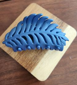 New  Feather Design Hair Claw