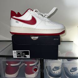 NIKE AIR FORCE 1 Men’s Size 9 New !!