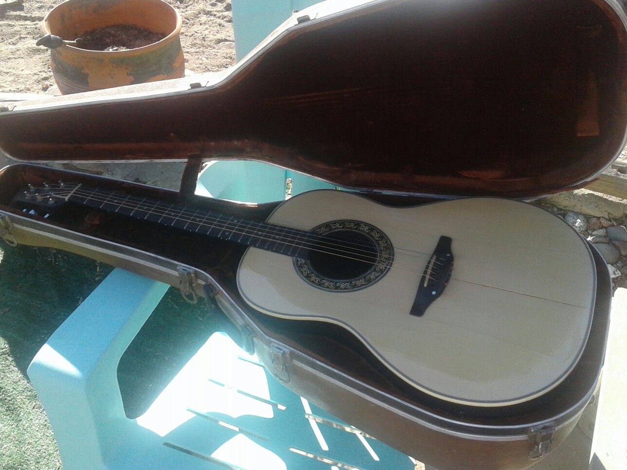 Guitar Ovation fiberglass 1968