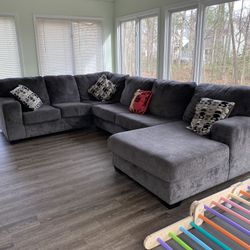 Beautiful Cozy Nice Chaise Sectional! 