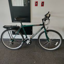 Royce Union Everglades green, size 26 inch tires
