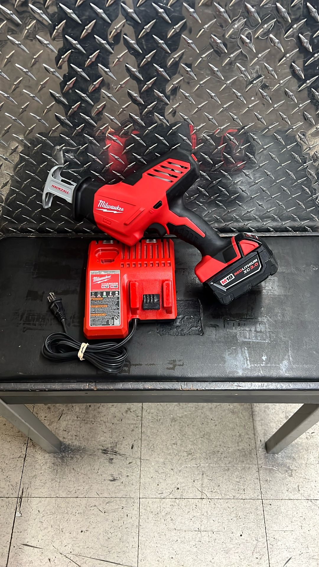 Milwaukee 18V M18 Hackzall Reciprocating Saw w/ 3.0 Battery & Charger 2625-20