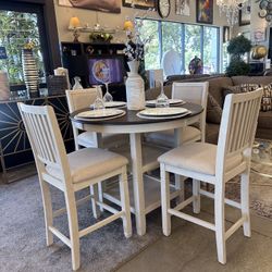 Beautiful 5pc Dining Table 