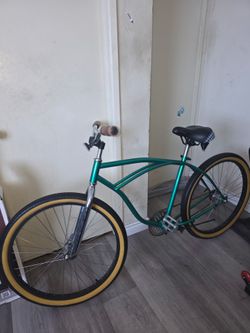 selling a swchinn Corvette beach cruiser its a 24 inch