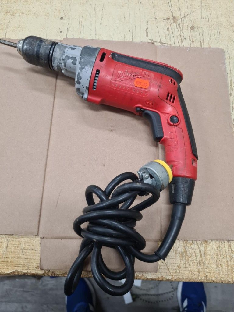 Milwaukee
8 Amp 1/2 in. Magnum Drill
(Model: 0302-20)