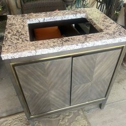 Beautiful Vanity With Granite 