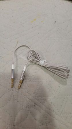 Audio auxiliary cable 3.5mm.