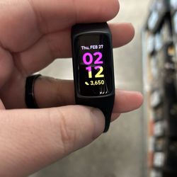 Fitbit Charge 5 