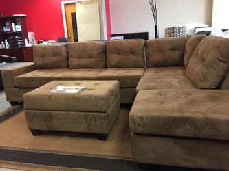 BRAND NEW SECTIONAL SOFA WITH OTTOMAN