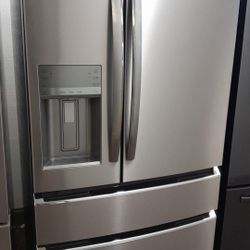 Frigidaire GRMCCF 21.5-cu ft Counter-depth Refrigerator Q3