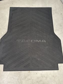 Toyota Tacoma OEM bed mat 5ft bed - 3rd Gen