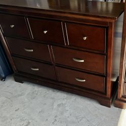 Dresser and chest of drawers 