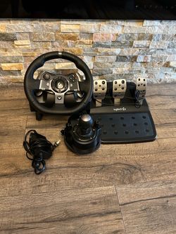 Logitech G920 Racing Wheel with Pedals and Shifter