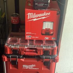 Milwaukee Packout Compact Site Light And M18 Battery 