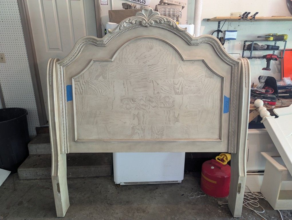 Ashley Furniture Queen Size Bed Frame And Box Spring