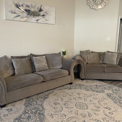 Sofa & Loveseat 