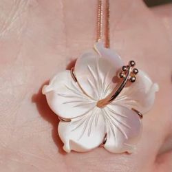 Na Hoku 14k Solid Rose Gold Mother Of Pearl Hibiscus Pendant 