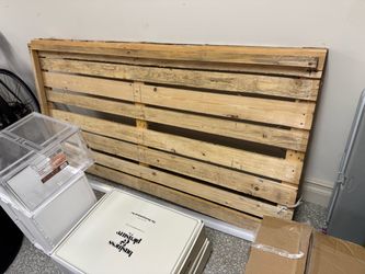 FREE Wood Pallet