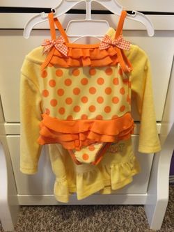 NEW baiting suit w/robe Sz. 6/9 months