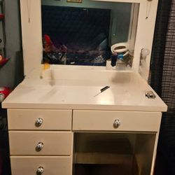 Vanity Desk And Drawer And Light 