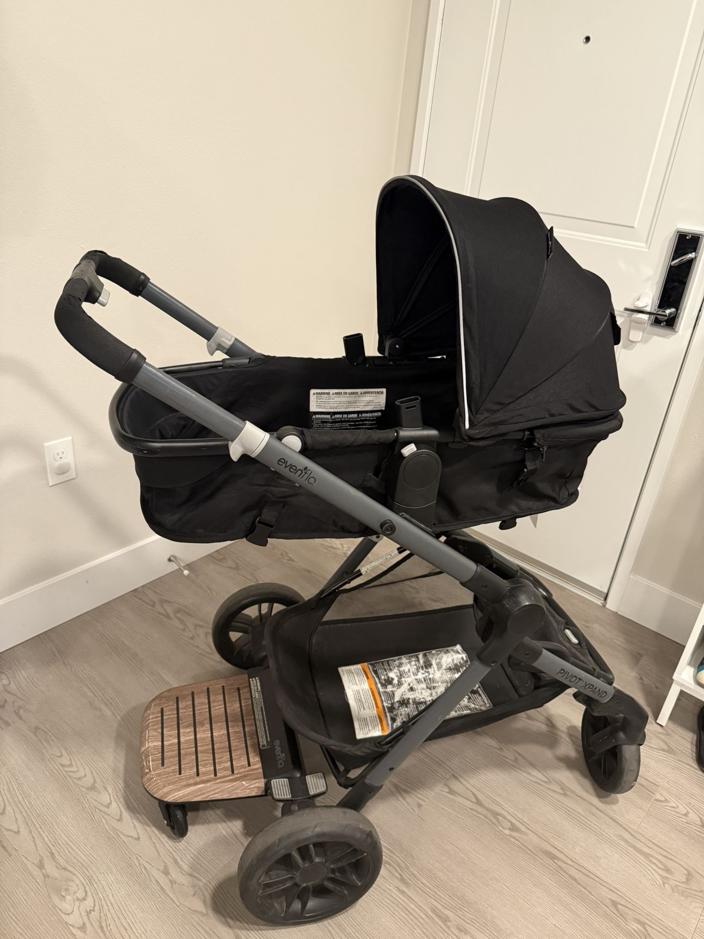 Evenflo Pivot Expand Stroller With Attachments