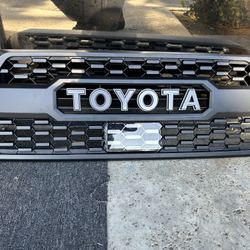 Toyota Tacoma | 2016 - 2023 | TRD Pro Grille | Matte Black + Toyota Letter
