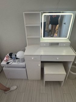 White Vanity Desk with LED Mirror & Storage – Excellent Condition
