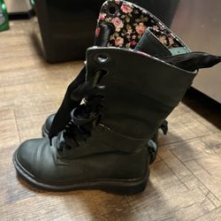 Dr marten Triumph Size 6 Women New No Box 